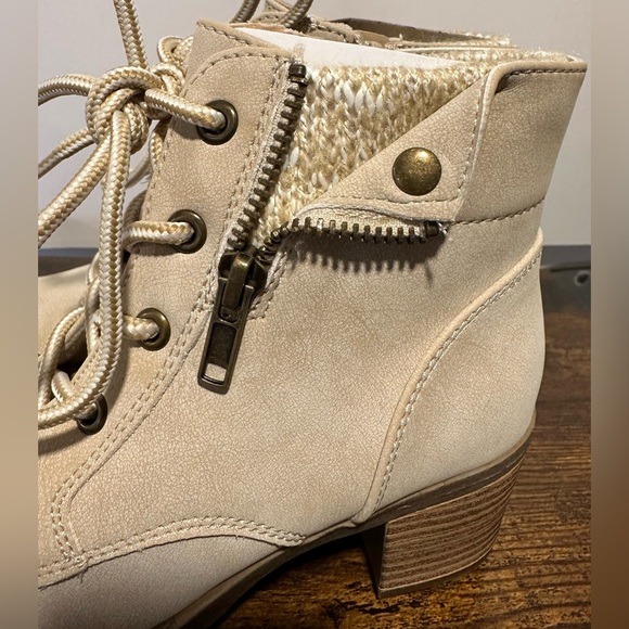 Pop Girls Bone Venti Block Heel Lace Up Boots NWT Various Sizes - Picture 3 of 9